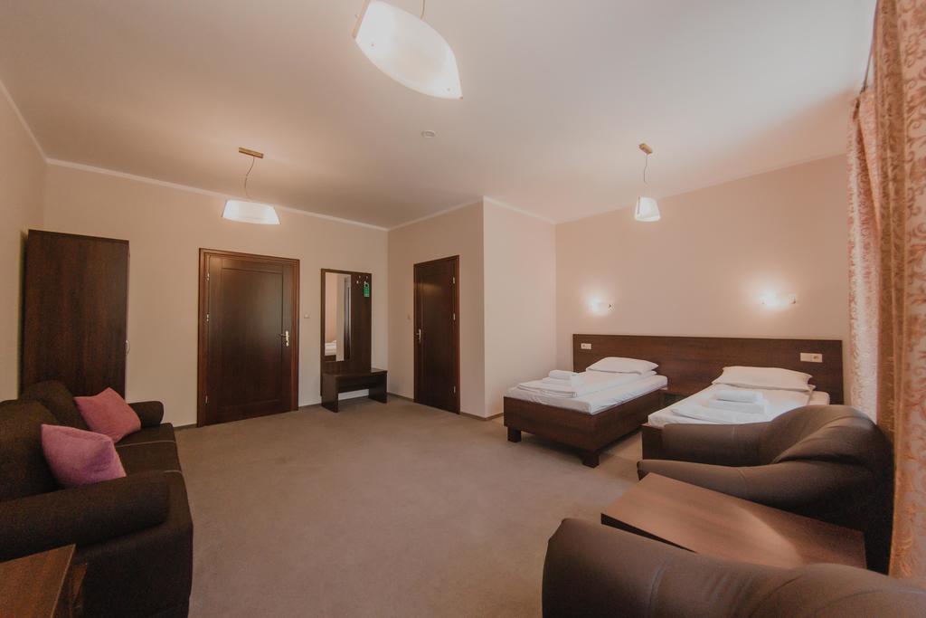 Hotel Cesarski - Kaiserhof กีจิซโก ภายนอก รูปภาพ
